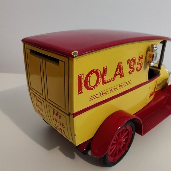 Liberty Classics 1916 Studebaker Panel Truck Locking Coin Bank VG used condition - Picture 8 of 9